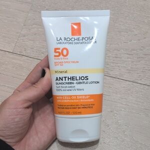 La Roche-Posay Anthelios Mineral Sunscreen SPF 50 - White & Orange (Exp 2028-02)